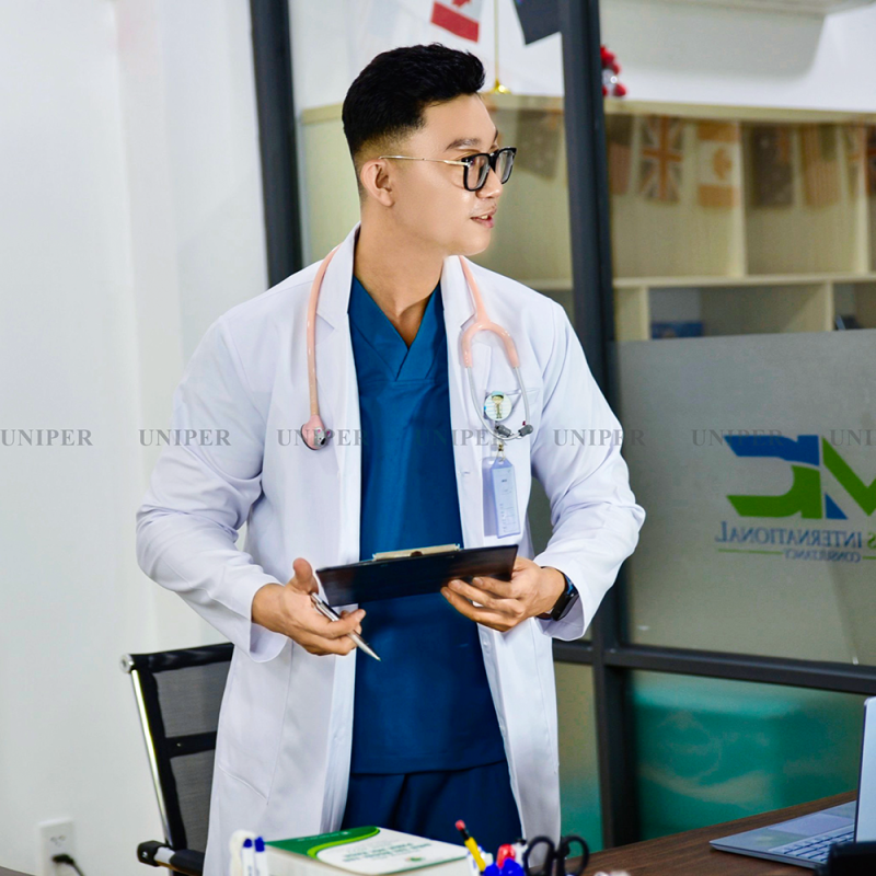 Áo Blouse cao cấp dài tay cho nam giới tại Beta Medical