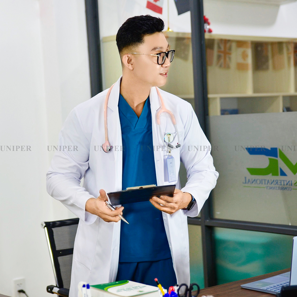 Trang phục Scrubs cao cấp màu Xanh cổ vịt (Mallard) cho Nam giới tại Beta Medical